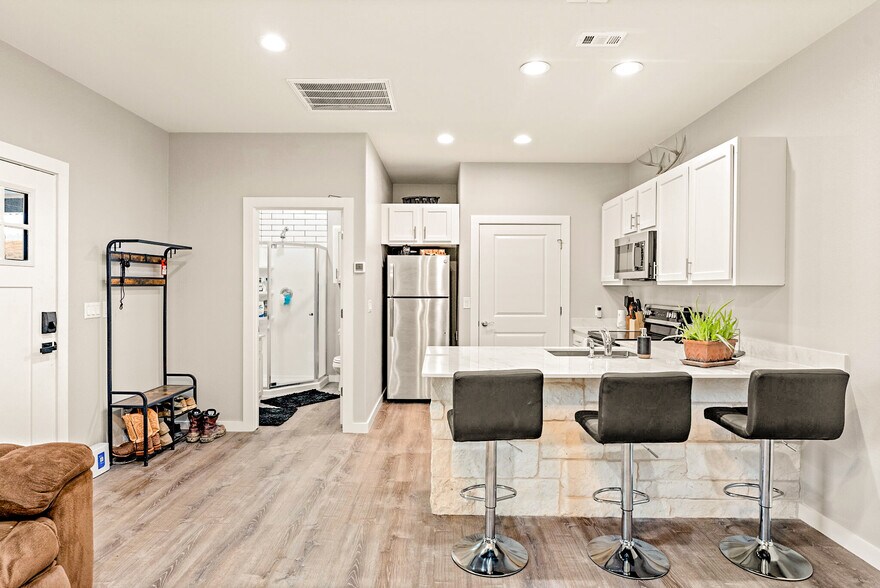 More Photos Of 20 Tate Ln, Round Rock Apartments For Sale