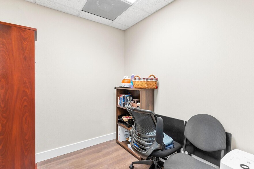 More Photos Of 920 ROLLING ACRES Rd, Lady Lake Medical For Sale