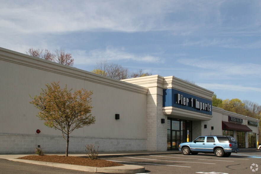 Primary Photo Of 2540 Vestal Pky E, Vestal Township Unknown For Lease