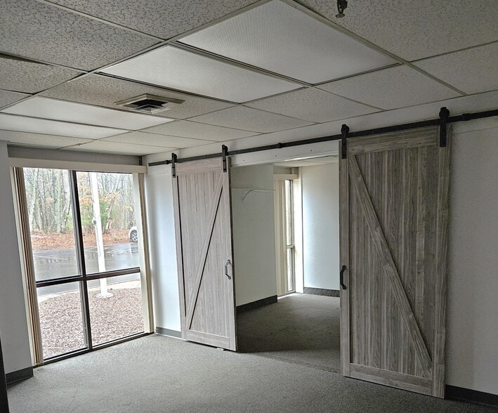 More Photos Of 101 Industrial Park Rd, Vernon Manufacturing For Lease