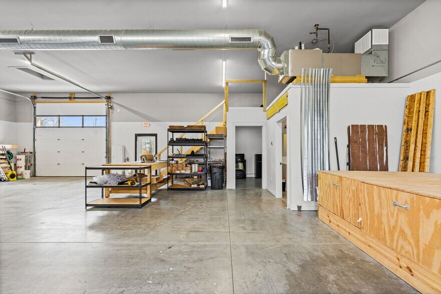 More Photos Of 1 Charlton Rd, Ballston Spa Freestanding For Lease