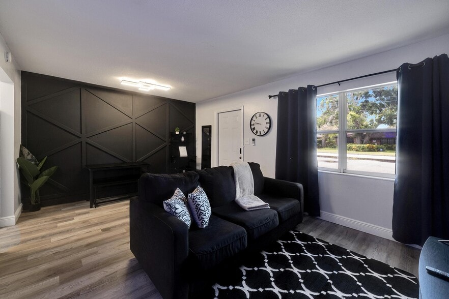 More Photos Of 4513 W McElroy Ave, Tampa Apartments For Sale