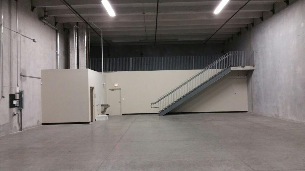 More Photos Of 13431-13453 NW 19th Ln, Miami Warehouse For Lease