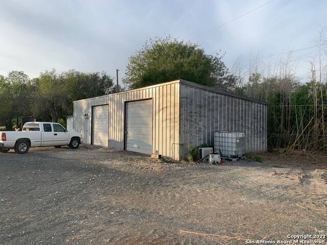 More Photos Of 2209 E Main St, Uvalde Storefront For Sale