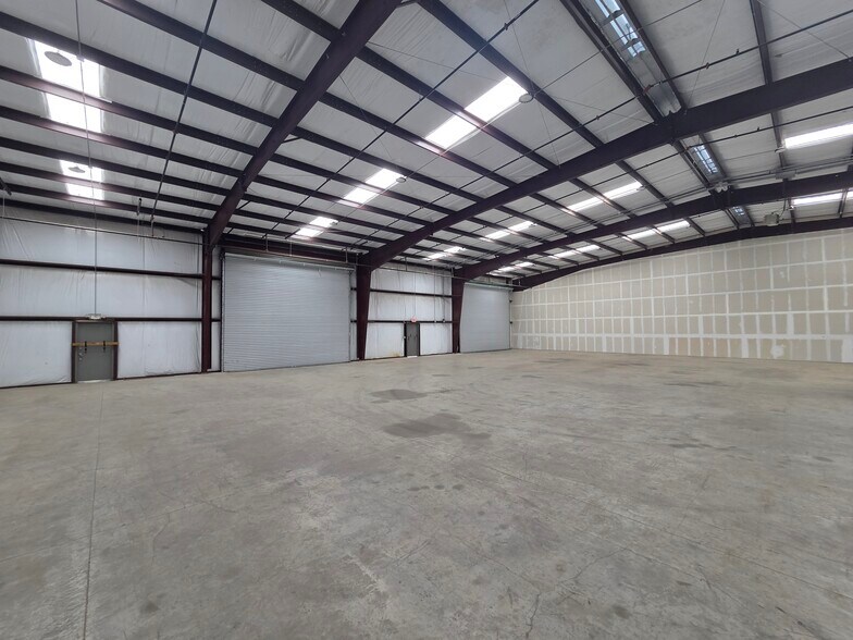More Photos Of 11100 Osgood Dr, San Antonio Industrial For Lease