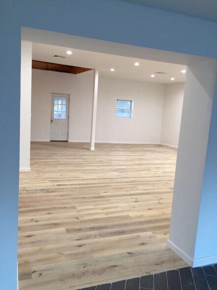 More Photos Of 824 Old Country Rd, Westbury Office For Lease