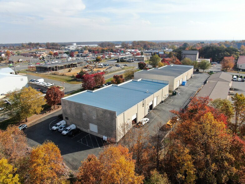 More Photos Of 10 Commerce Pky, Fredericksburg Warehouse For Lease