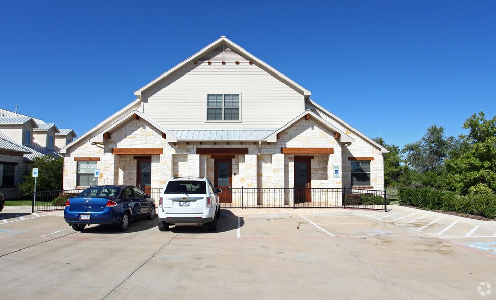 More Photos Of 815 E Ira E Woods Ave, Grapevine Medical For Lease