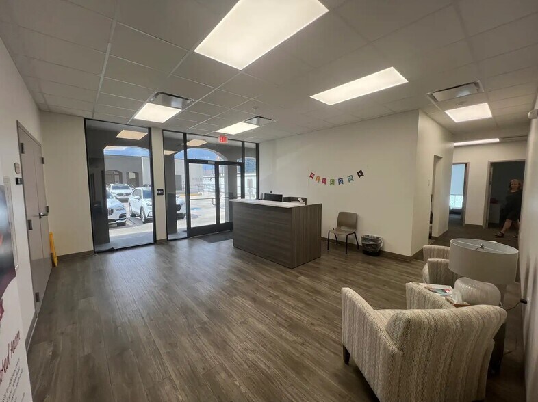 More Photos Of 5215 Essen Ln, Baton Rouge Office For Lease