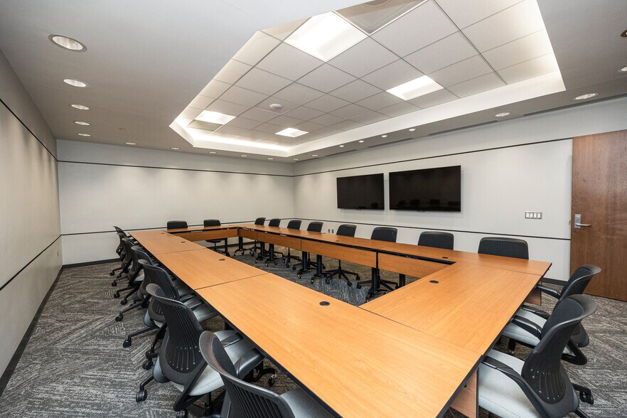 More Photos Of 7001 Westown Pky, West Des Moines Office For Lease