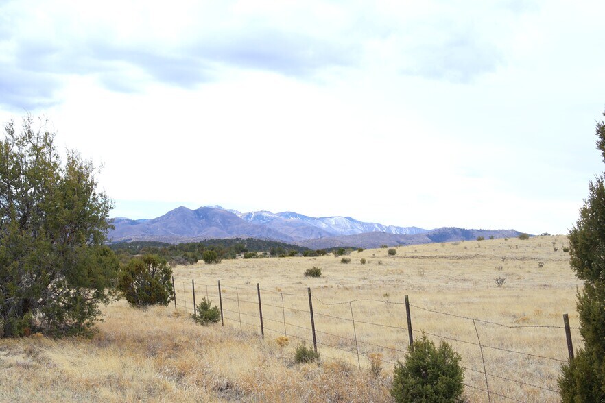 More Photos Of 404 3rd St, Capitan Flex For Sale