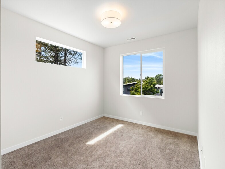More Photos Of 331 SE Jetty Ave, Lincoln City Apartments For Sale
