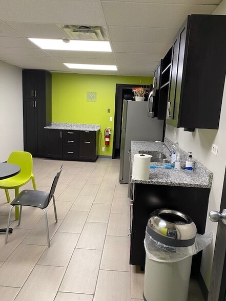 More Photos Of 700 Nicholas Blvd, Elk Grove Village Office For Sale