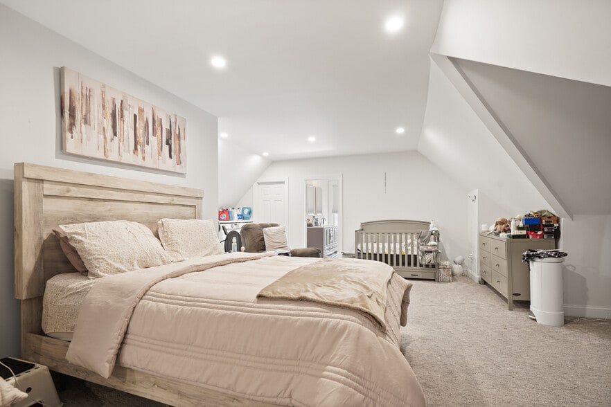 More Photos Of 24 Hoyt St, Stamford Apartments For Sale