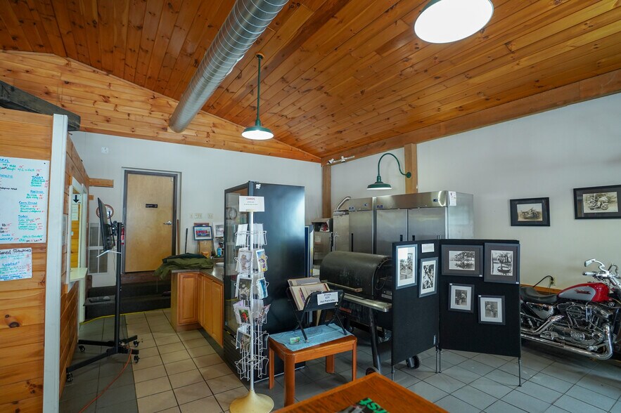 More Photos Of 286 Old Route 15, Cambridge Showroom For Lease