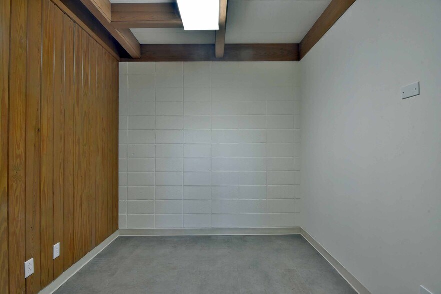 More Photos Of 500 N Jefferson St, Albany Medical For Sale