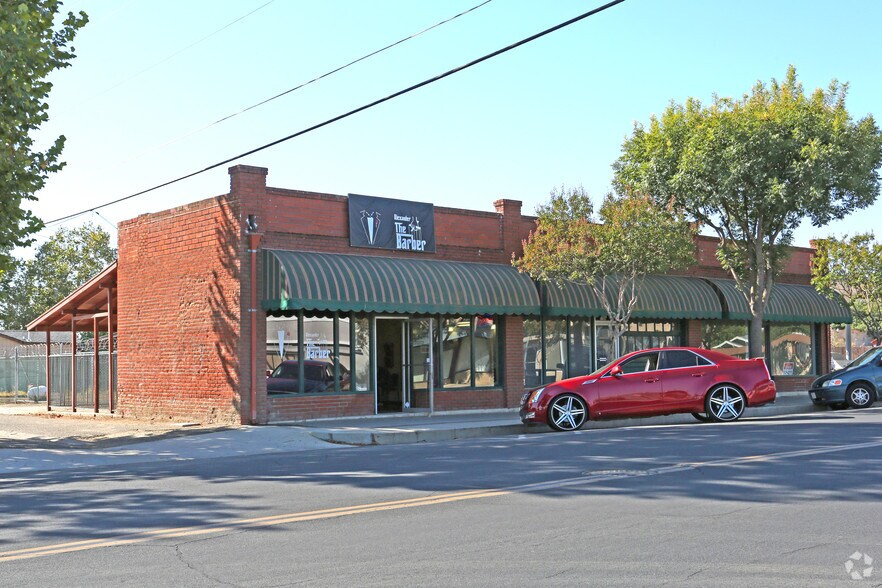 Primary Photo Of 256-260 W Pine St, Exeter Freestanding For Sale