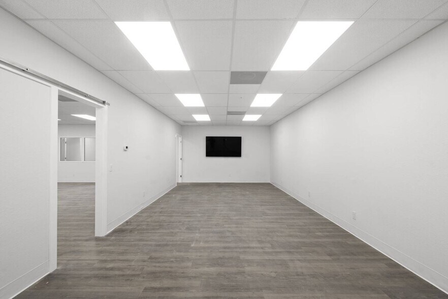 More Photos Of 3801 Bee Ridge Rd, Sarasota Storefront For Lease
