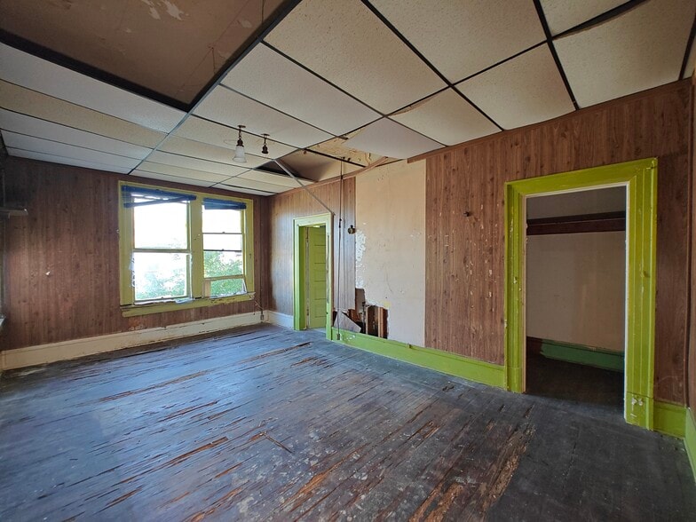 More Photos Of 2020 N Main St, Jacksonville Specialty For Sale