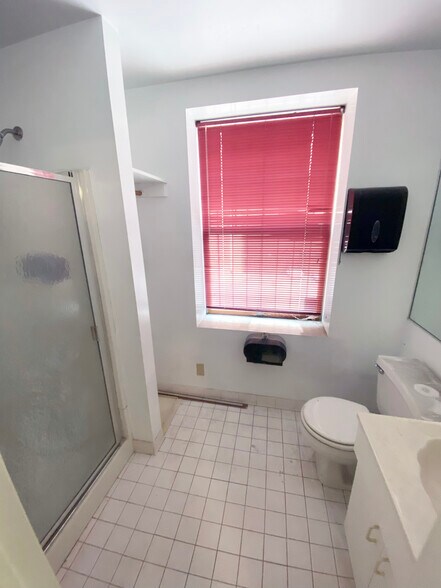 More Photos Of 214 E Lexington St, Baltimore Office For Sale