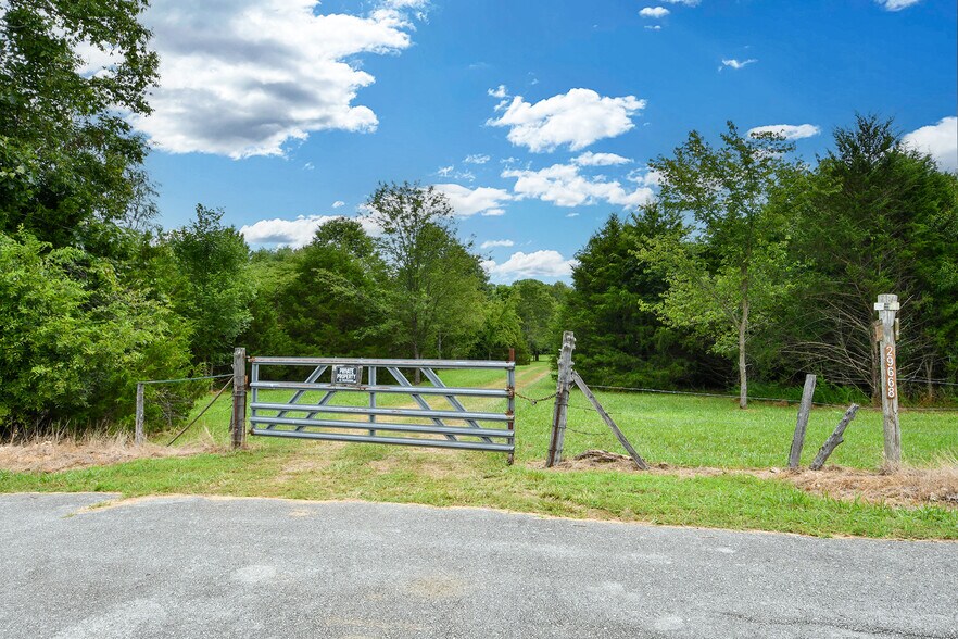More Photos Of 29668 Farm Road 1268, Golden Land For Sale