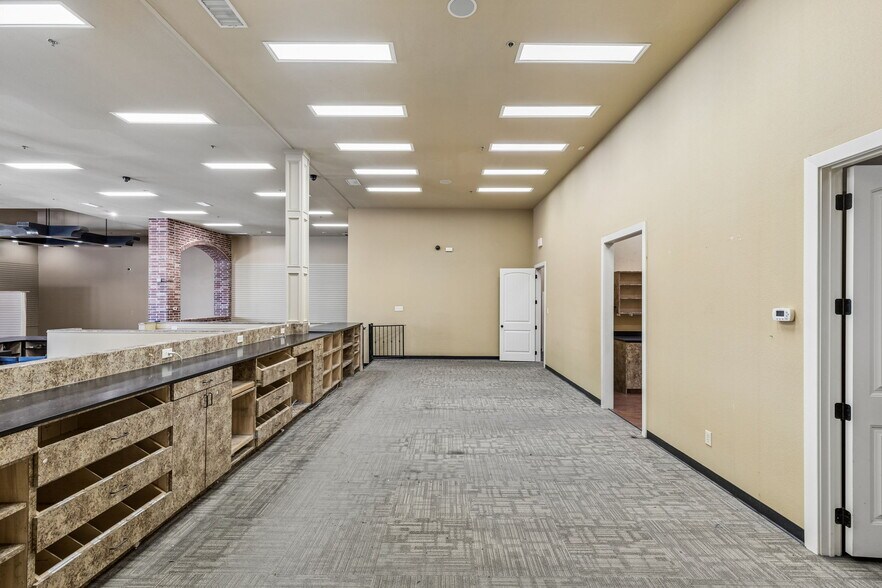 More Photos Of 207 E Byron Nelson Blvd, Roanoke Storefront Retail Office For Sale