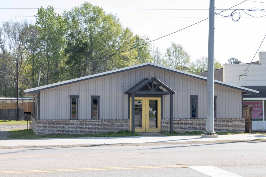 Primary Photo Of 743 TX State Highway 62, Buna Office For Sale