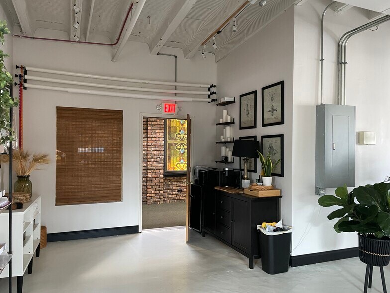 More Photos Of 474 Central Ave, Highland Park Storefront Retail Office For Lease