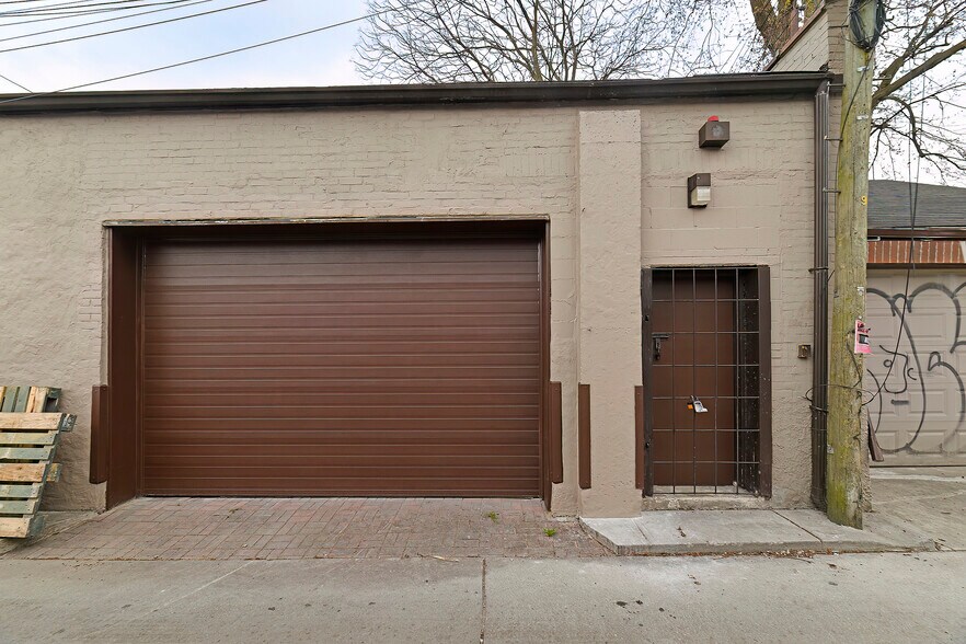 More Photos Of 30R First Ave, Toronto Light Distribution For Sale