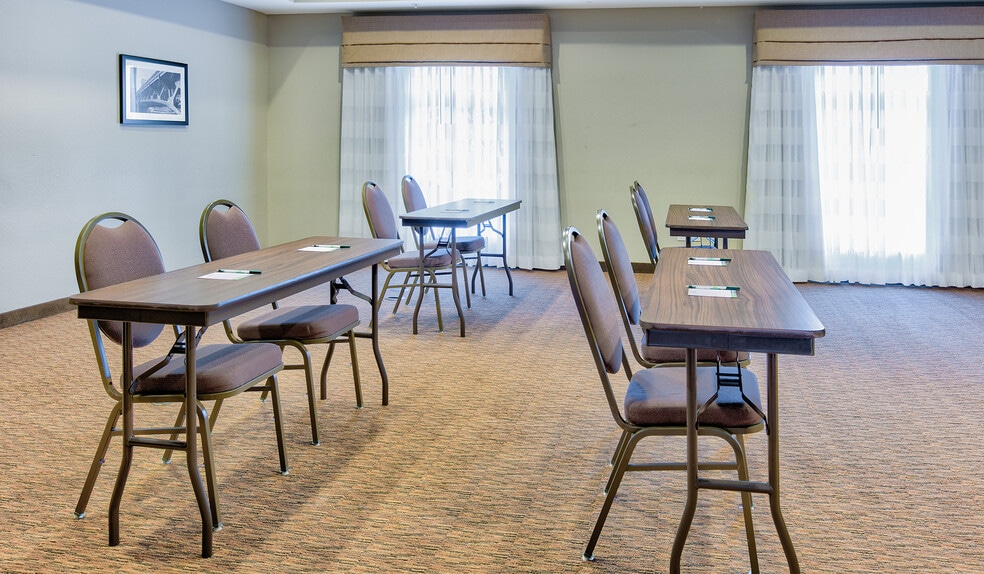 More Photos Of 615 City Center Way, Longview Hotel For Sale