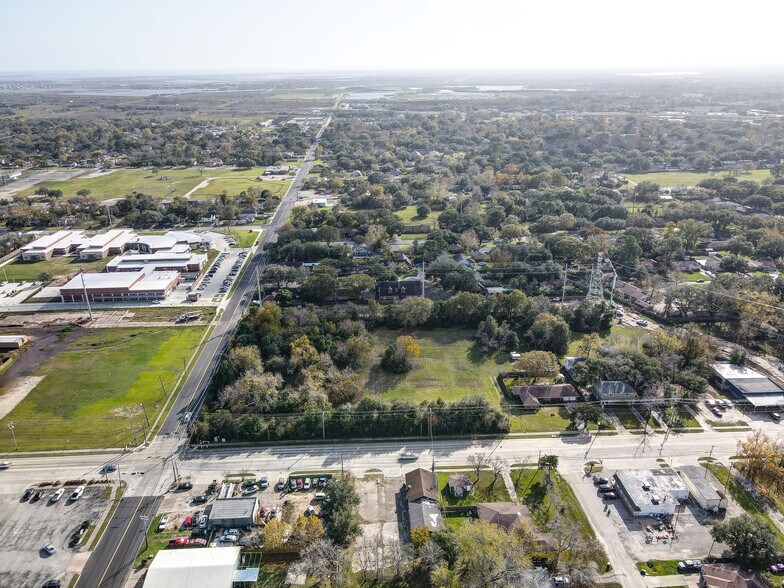 More Photos Of 1916 Cedar Dr, La Marque Restaurant For Lease