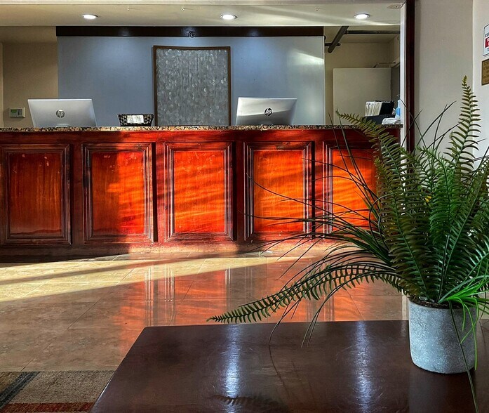 More Photos Of 1365 W Grant Rd, Tucson Hotel For Sale