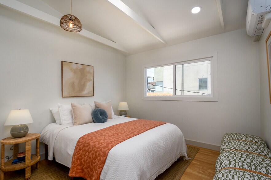 More Photos Of 223 Howland Canal, Venice Multifamily For Sale
