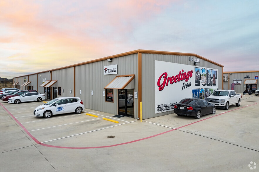More Photos Of 1919 Golden Heights Rd, Fort Worth Warehouse For Lease