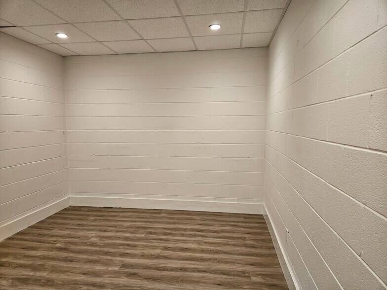 More Photos Of 2508 8th Ave S, Nashville Storefront Retail Office For Lease