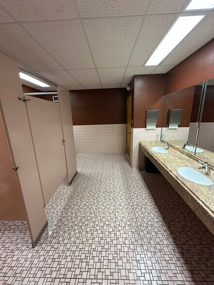 More Photos Of 2526 Monroeville Blvd, Monroeville Medical For Lease