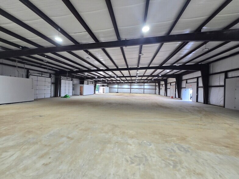 More Photos Of 176 Commerce Center Cir, Jackson Flex For Lease