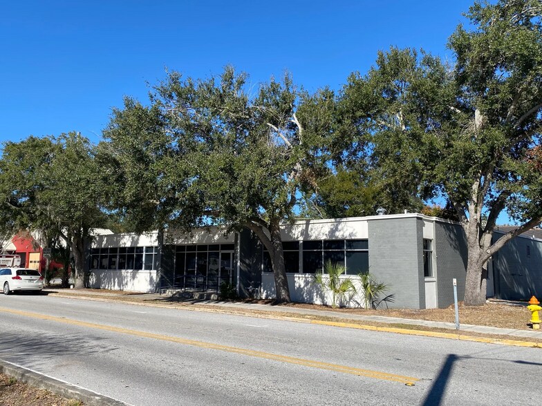 Primary Photo Of 225 Avenue D NW, Winter Haven Medical For Lease