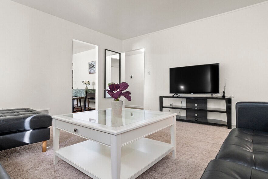 More Photos Of 5700 Bluffton Rd, Fort Wayne Restaurant For Sale