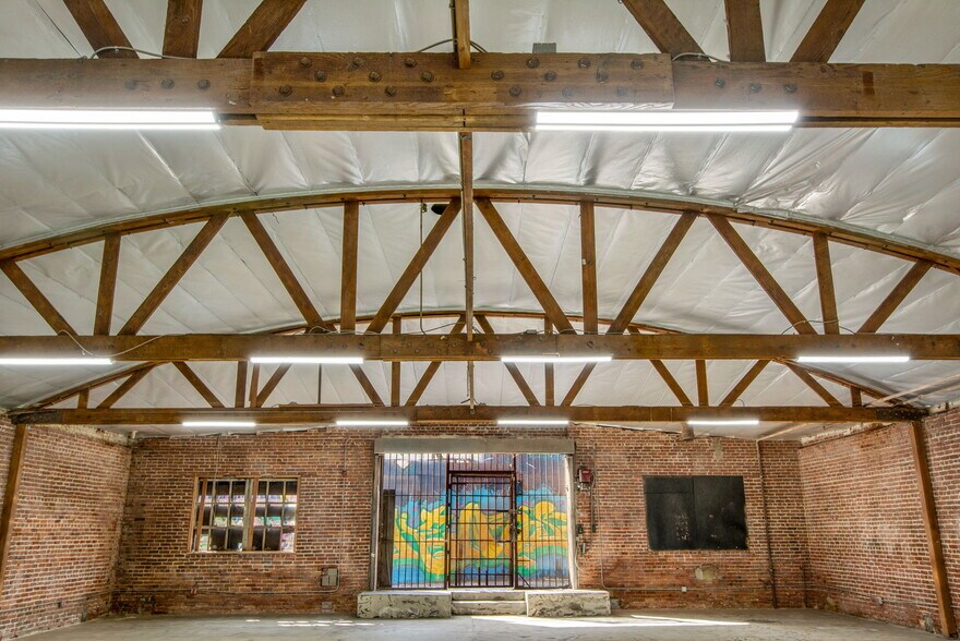 More Photos Of 236 W 18th St, Los Angeles Warehouse For Sale