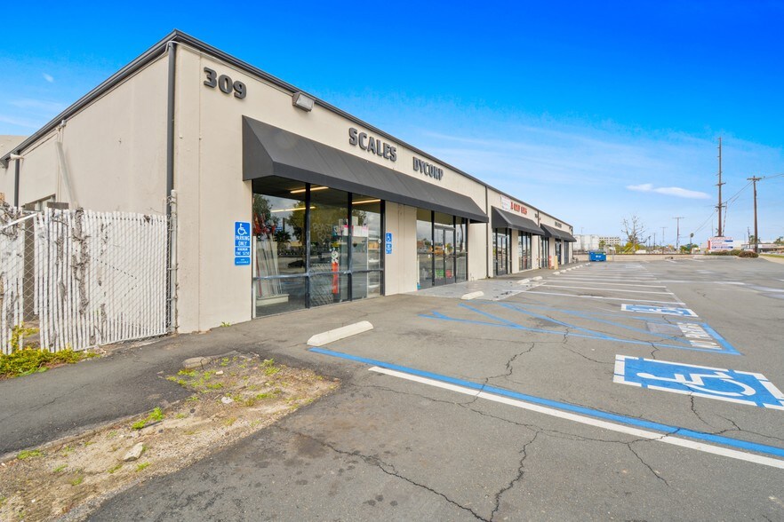 More Photos Of 309-323 E Ball Rd, Anaheim Showroom For Sale