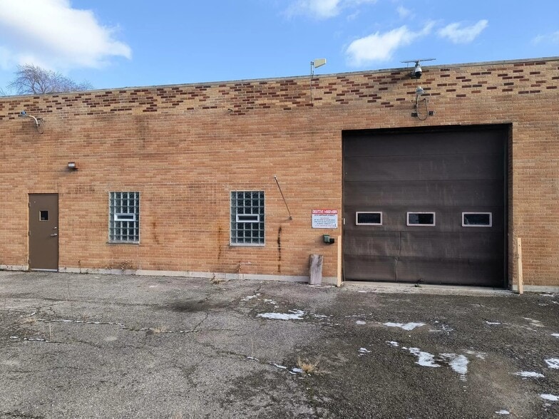 More Photos Of 3731 Arthur St, Gary Warehouse For Lease