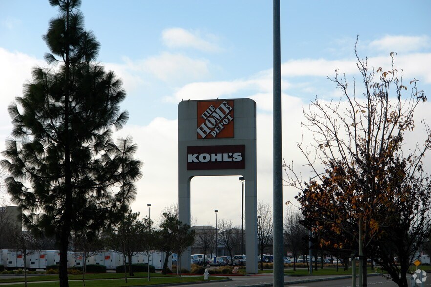 More Photos Of 570 Orange Dr, Vacaville Department Store For Lease
