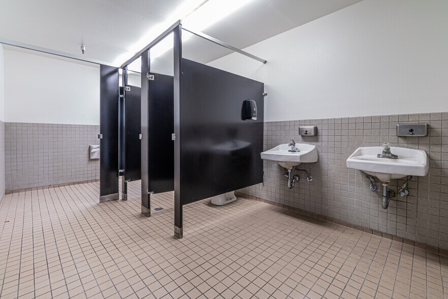 More Photos Of 19560 S Rancho Way, Rancho Dominguez Distribution For Lease