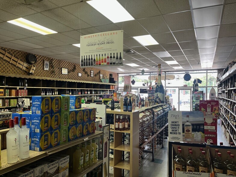 More Photos Of 900-910 White Plains Rd, Trumbull Freestanding For Lease