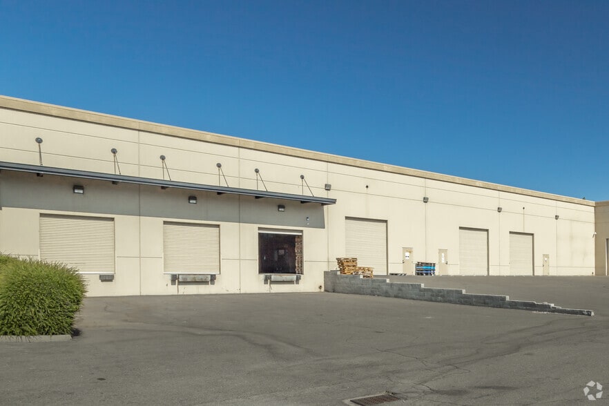 More Photos Of 10266 Rockingham Dr, Sacramento Industrial For Sale