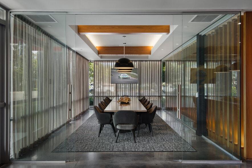 More Photos Of 3080 Airway Ave, Costa Mesa Showroom For Sale