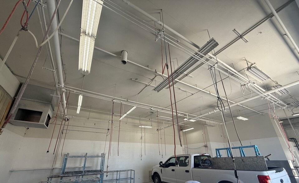 More Photos Of 7322-7324 Atoll Ave, North Hollywood Warehouse For Lease