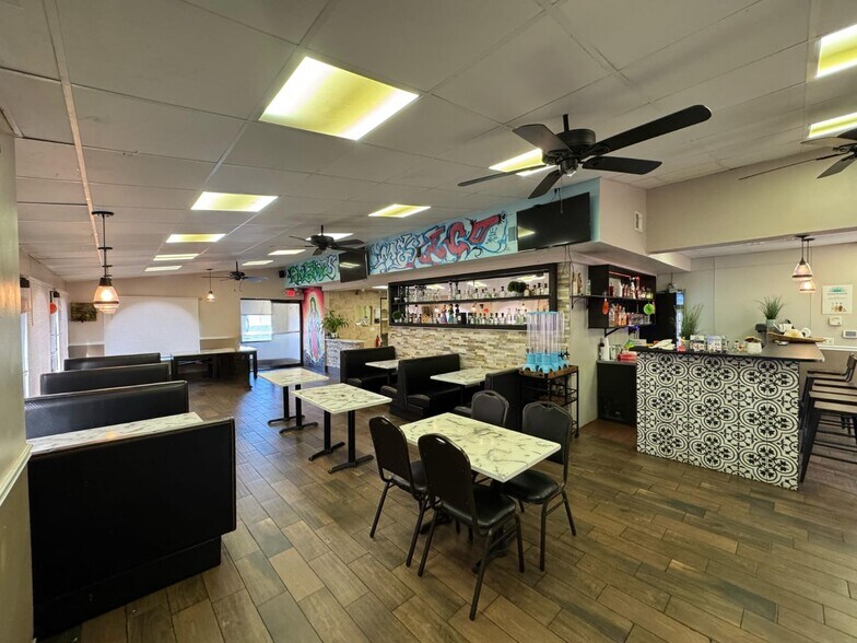 More Photos Of 1297 Fort St, Wyandotte Restaurant For Sale