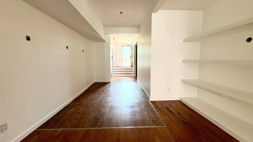 More Photos Of 317 Warren St, Hudson Storefront Retail Residential For Lease